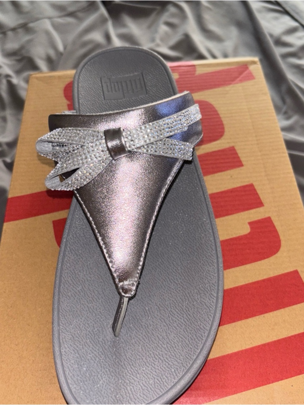 Fitflop Metallic Silver Women's Bow Toe-Post Sandal